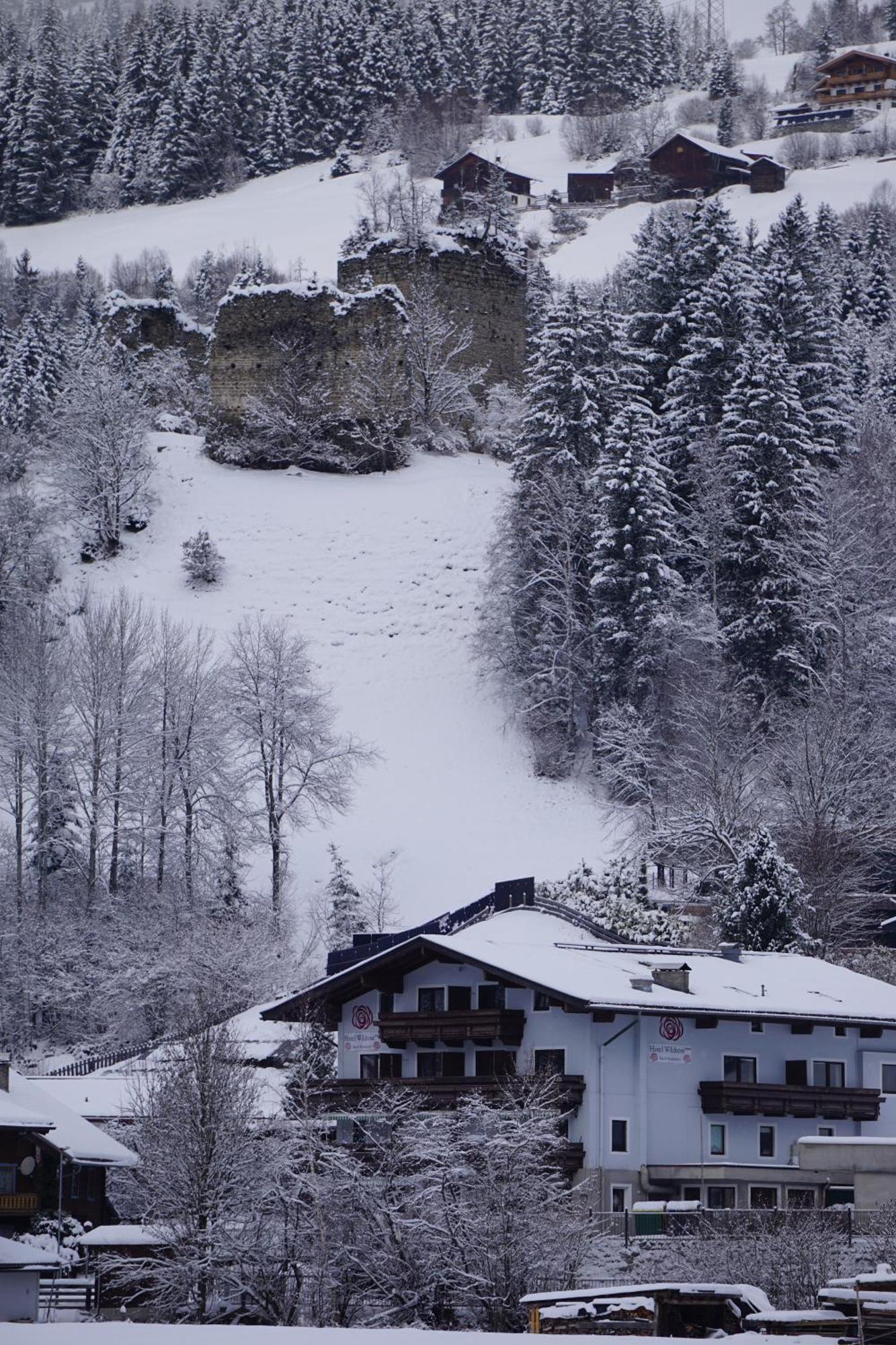 Hotel Wildrose Neukirchen am Grossvenediger Exterior foto